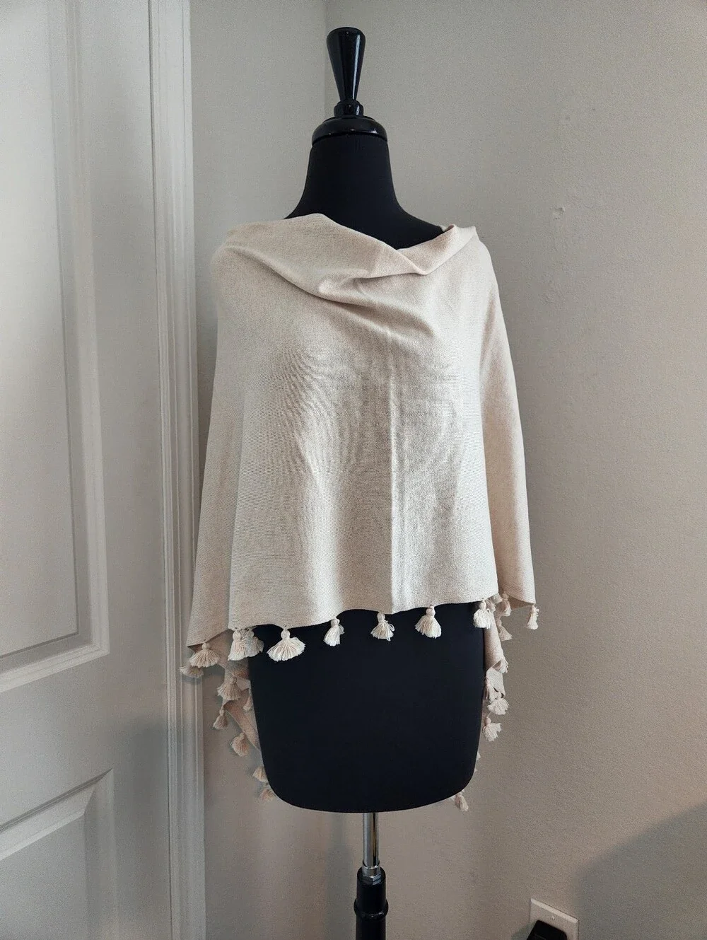 Elegant Cream Tassel Wrap Shawl - Unbranded